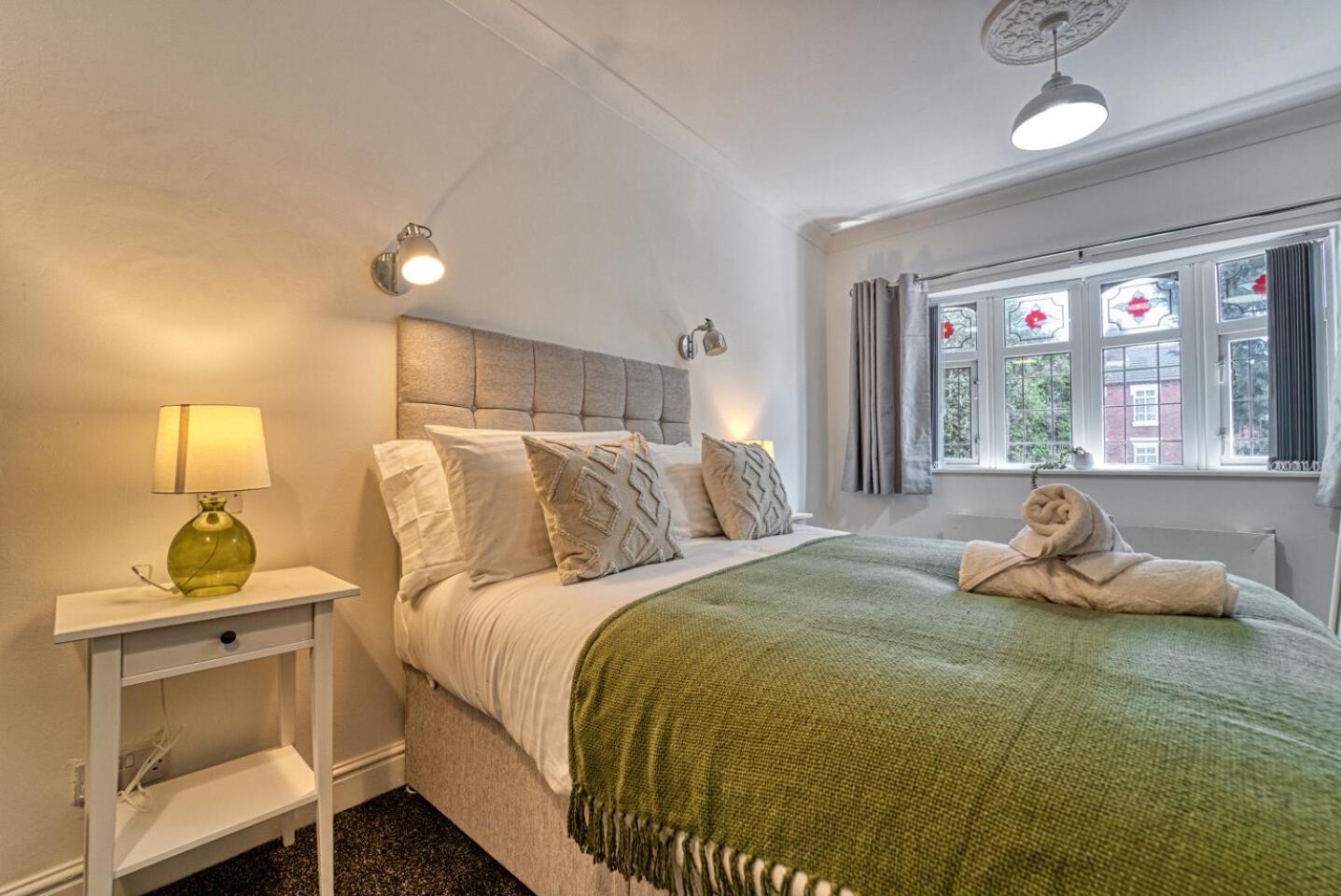 Host & Stay - Chester House Retreat Kidderminster Bagian luar foto
