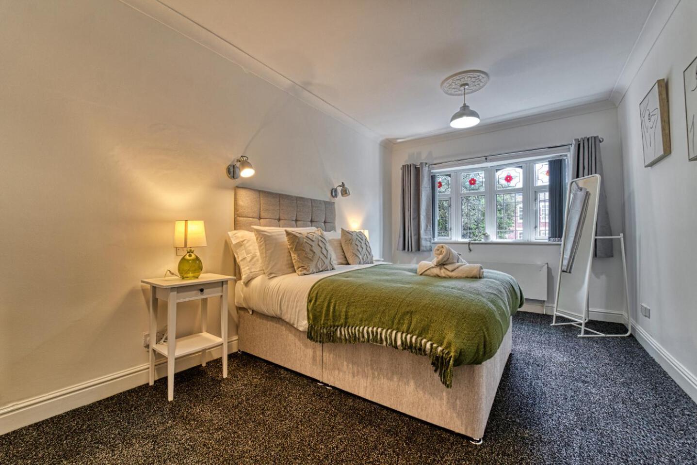 Host & Stay - Chester House Retreat Kidderminster Bagian luar foto