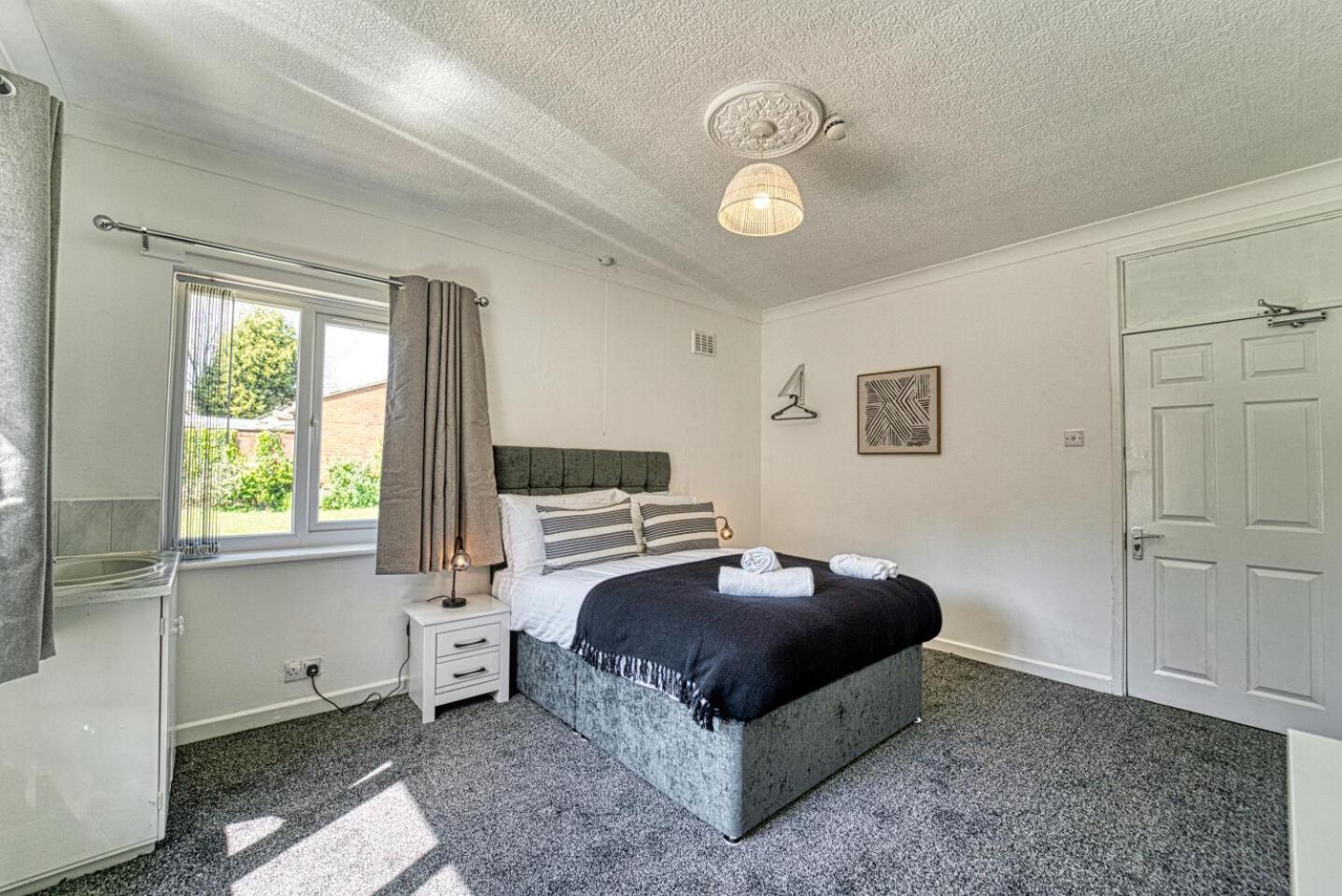 Host & Stay - Chester House Retreat Kidderminster Bagian luar foto