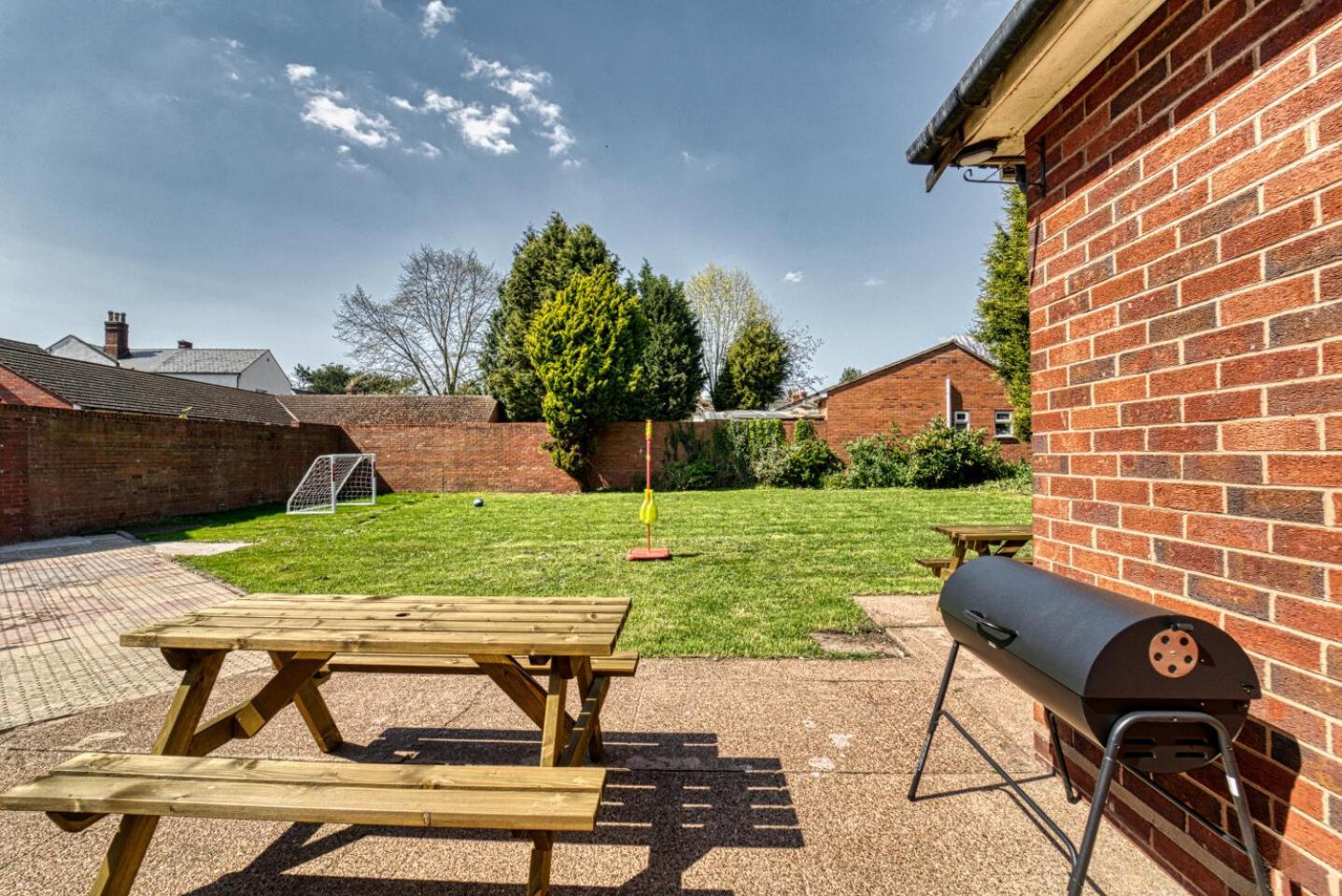 Host & Stay - Chester House Retreat Kidderminster Bagian luar foto