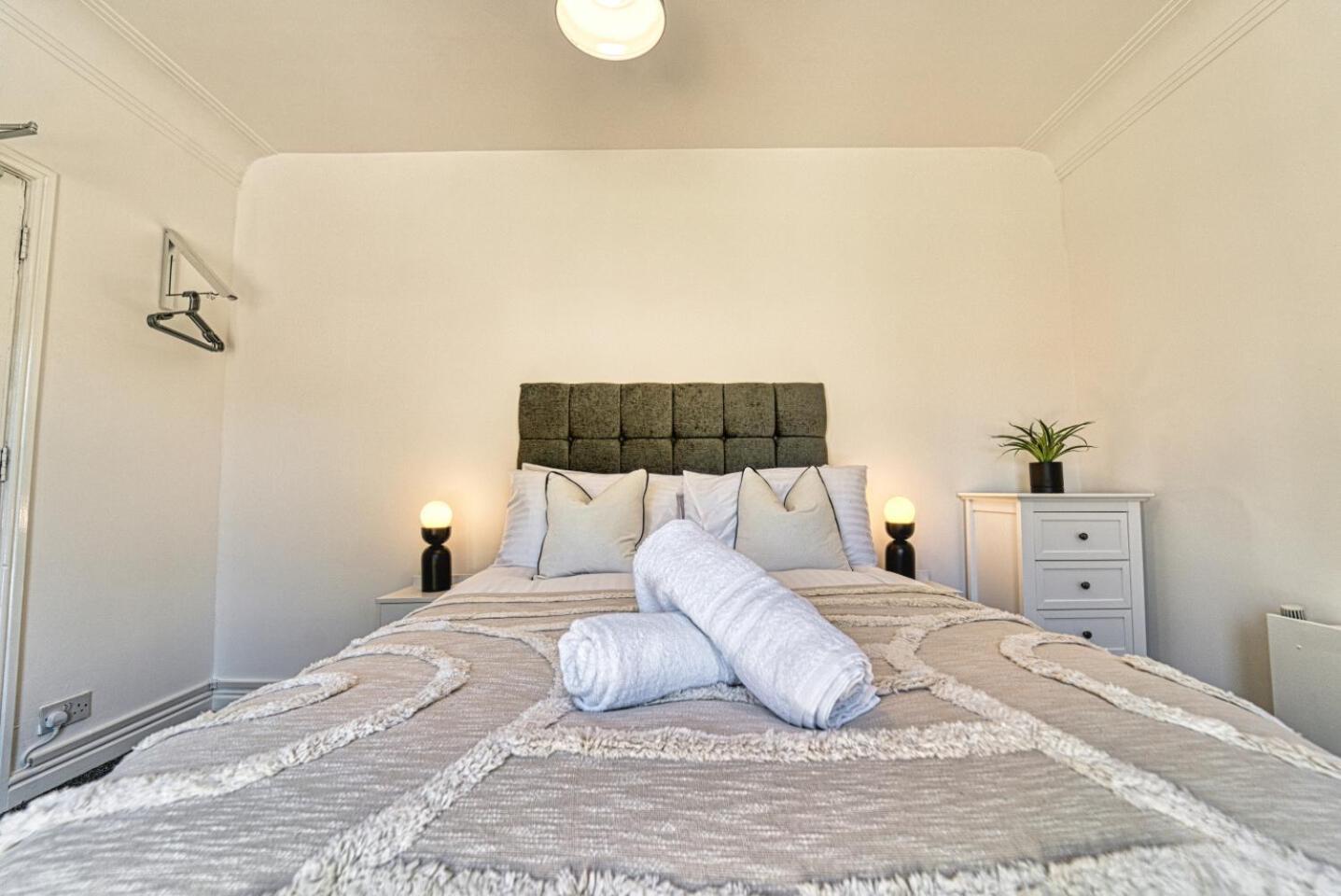 Host & Stay - Chester House Retreat Kidderminster Bagian luar foto