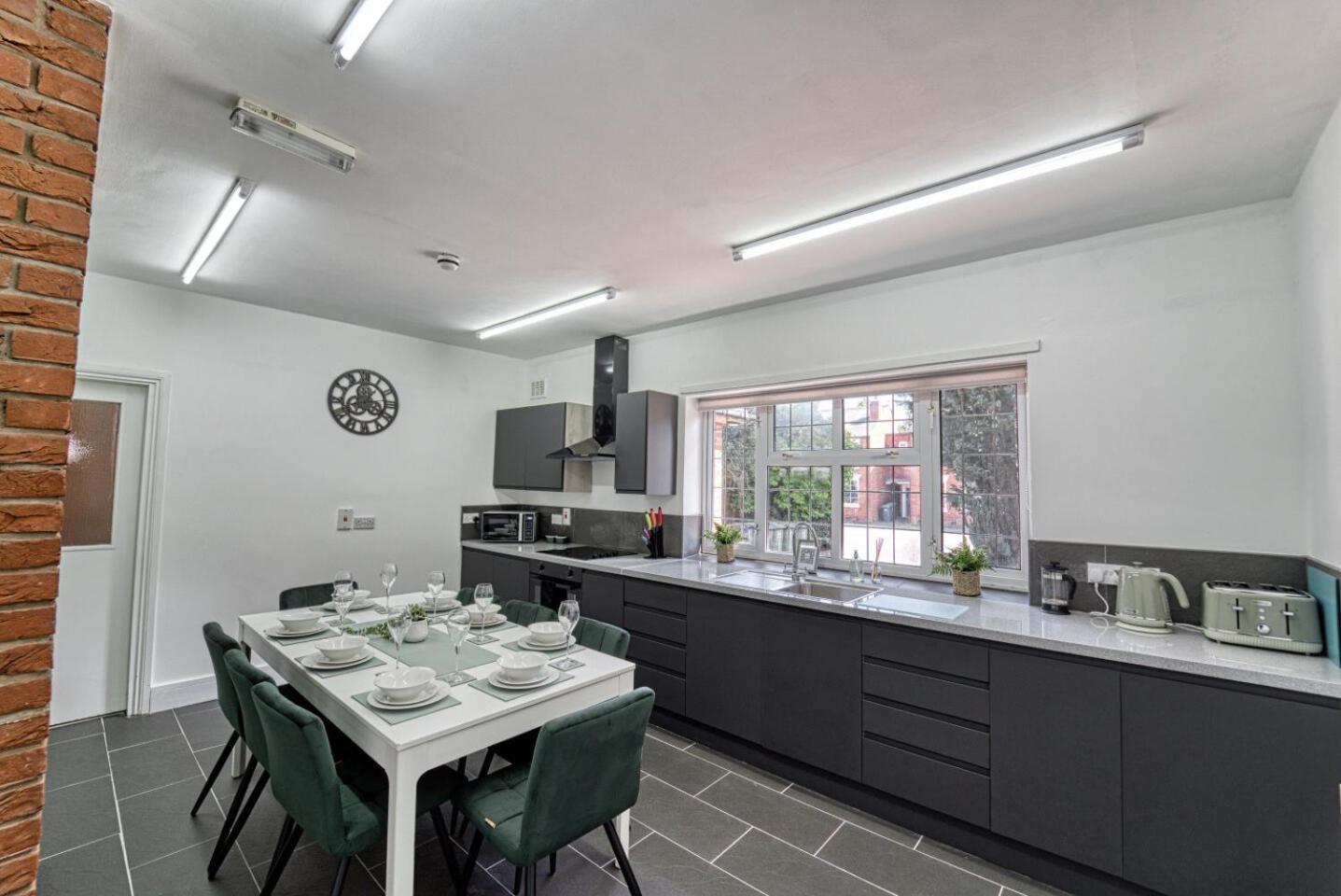 Host & Stay - Chester House Retreat Kidderminster Bagian luar foto